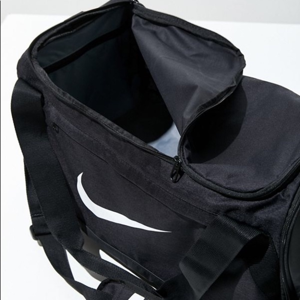 Nike Duffel Gym Travel Bag NEW W/ TAGS - Picture 3 of 5
